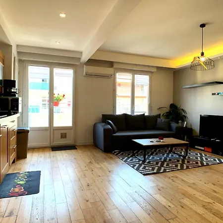 Bnb Renting Bright Design Flat Center Of Antibes * אנטיב