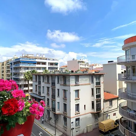 Bnb Renting Bright Design Flat Center Of Antibes *