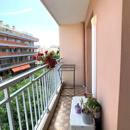 Bnb Renting Bright Design Flat Center Of Antibes * אנטיב